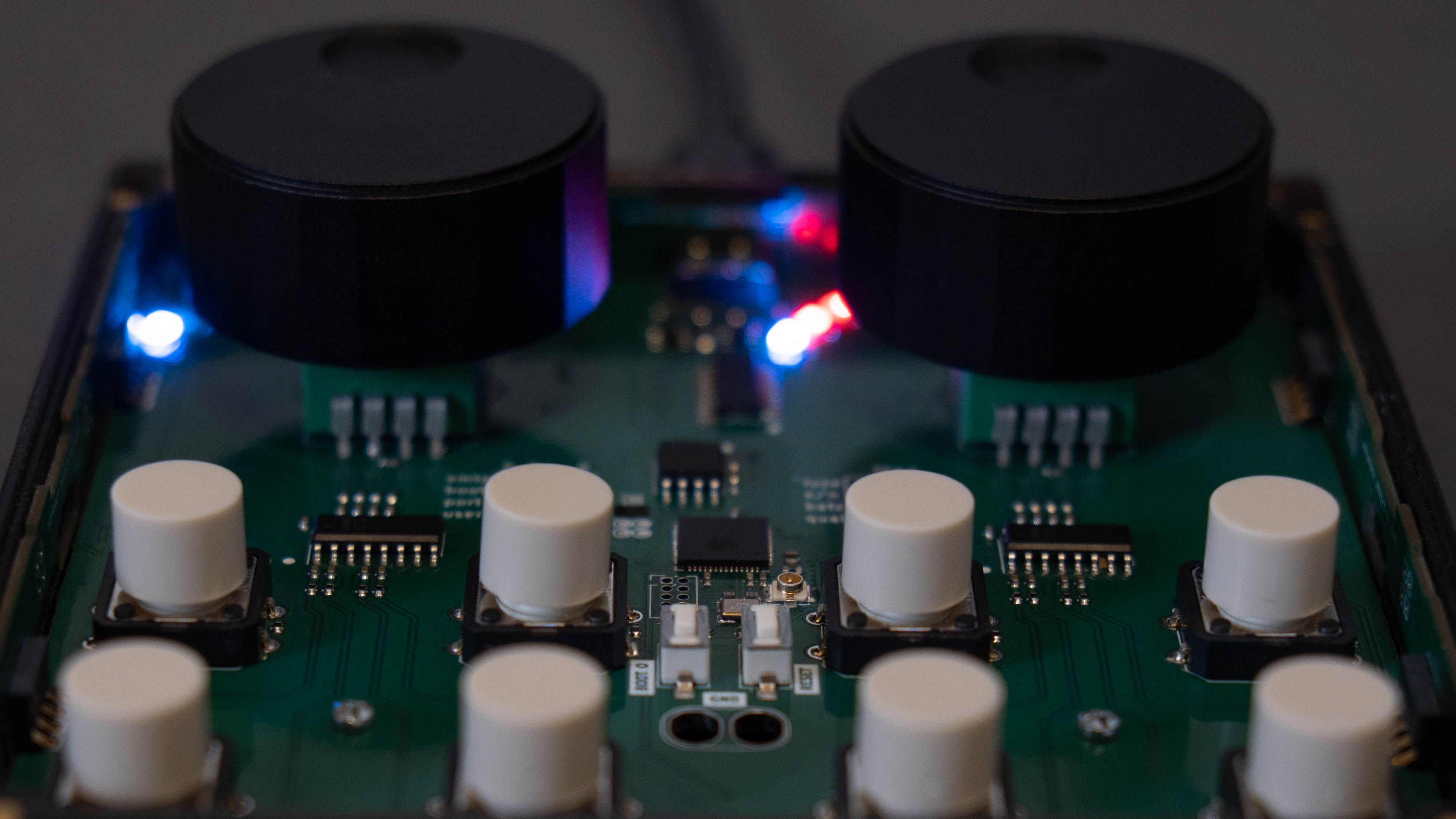  Printed circuit knobs on both sides, buttons and lights